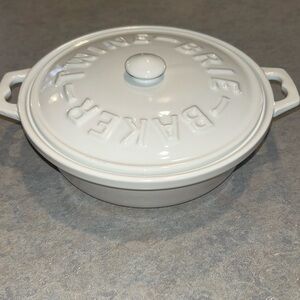 Twine-Brie-baker. Perfect condition.